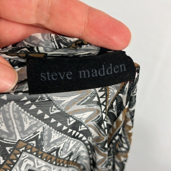 Steve Madden Sheer Patterened Poncho - Picture 6 of 6